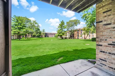 Exterior - 710 Hill Dr #108, Hoffman Estates, IL 60169 photo 3 of 5