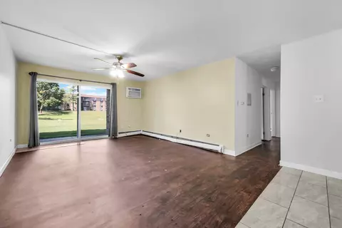 Living - 710 Hill Dr #108, Hoffman Estates, IL 60169 photo 1 of 3