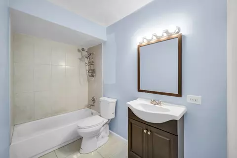 Bath - 710 Hill Dr #108, Hoffman Estates, IL 60169 photo 1 of 1