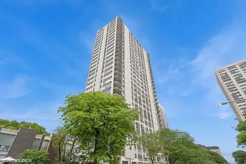 1455 N Sandburg Ter #2001B, Chicago, IL 60610