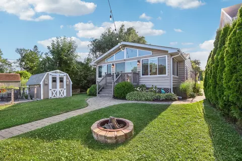 36661 N Iola Ave, Ingleside, IL 60041