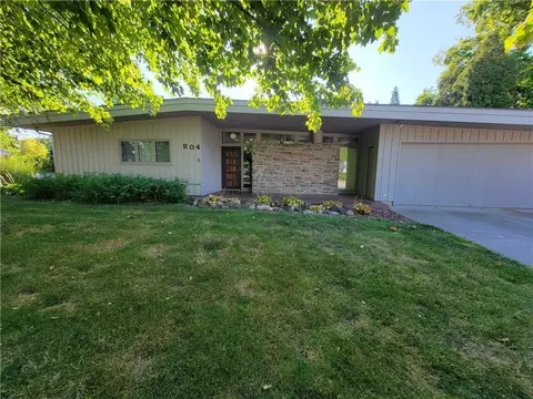 804 S Van Buren St, Sullivan, IL 61951