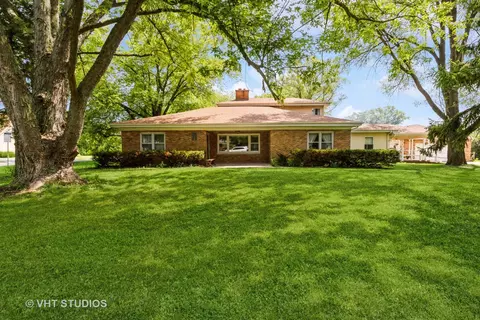 22051 N Prairie Rd, Lincolnshire, IL 60069