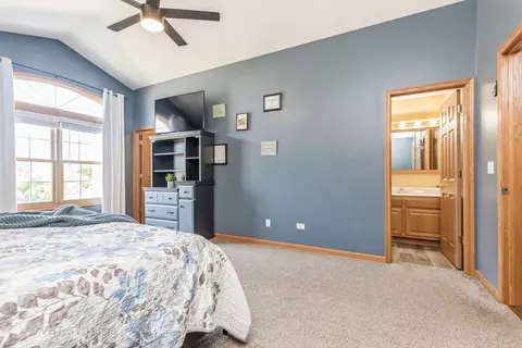 Bedroom - 5824 Fieldstone Trl, Mchenry, IL 60050 photo 2 of 5