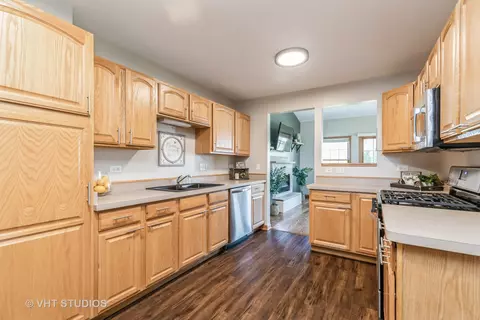 Kitchen - 5824 Fieldstone Trl, Mchenry, IL 60050 photo 1 of 2
