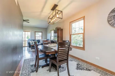 Dining - 5824 Fieldstone Trl, Mchenry, IL 60050 photo 1 of 2