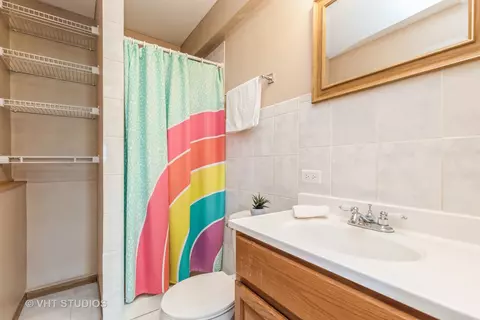 Bath - 5824 Fieldstone Trl, Mchenry, IL 60050 photo 3 of 3