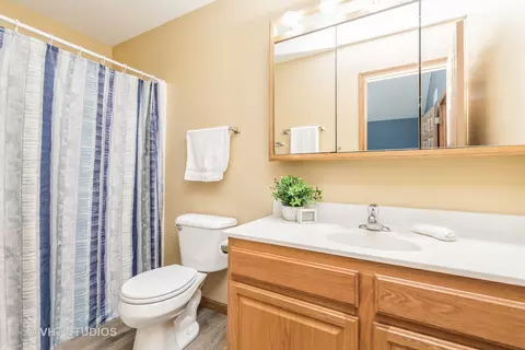 Bath - 5824 Fieldstone Trl, Mchenry, IL 60050 photo 1 of 3