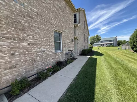 Exterior - 5824 Fieldstone Trl, Mchenry, IL 60050 photo 3 of 7