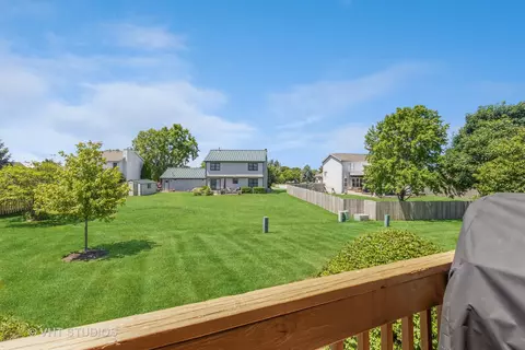 Exterior - 5824 Fieldstone Trl, Mchenry, IL 60050 photo 2 of 7