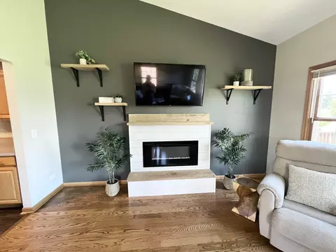 Living - 5824 Fieldstone Trl, Mchenry, IL 60050 photo 2 of 2