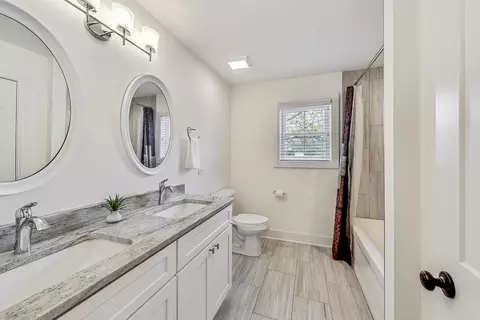 Bath - 240 E Adams St, Elmhurst, IL 60126 photo 6 of 7
