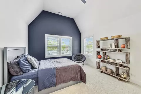 Bedroom - 240 E Adams St, Elmhurst, IL 60126 photo 4 of 5