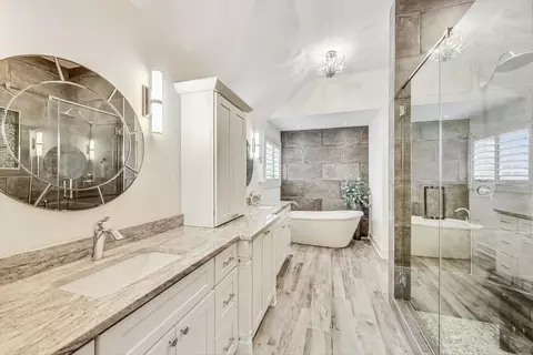 Bath - 240 E Adams St, Elmhurst, IL 60126 photo 3 of 7