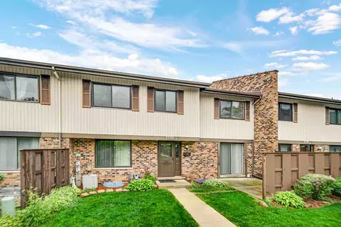 7339 Winthrop Way #2, Downers Grove, IL 60516
