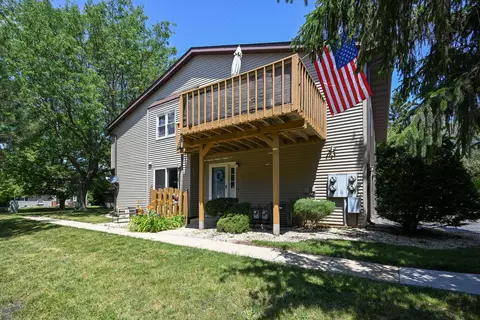 1777 Longwood Dr #1777, Sycamore, IL 60178
