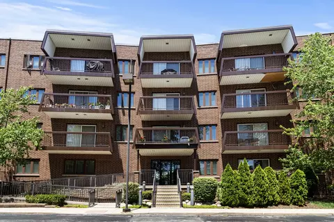 350 E Dundee Rd #203, Buffalo Grove, IL 60089