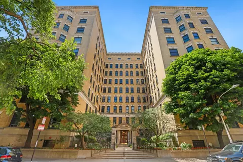 559 W Surf St #106, Chicago, IL 60657