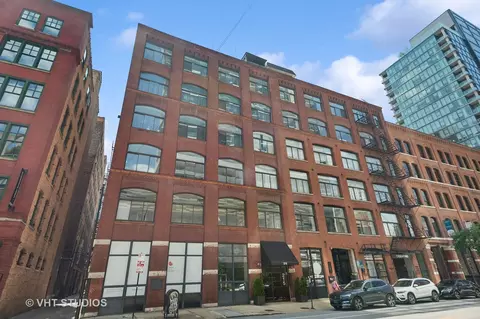 215 W Illinois St #2B-2C, Chicago, IL 60654