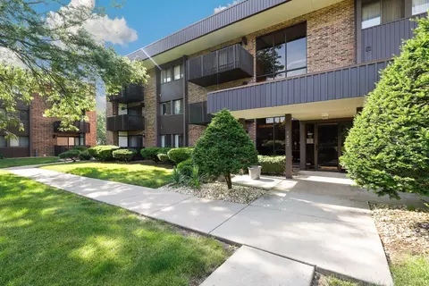 1422 Woodbridge Rd #1E, Joliet, IL 60436