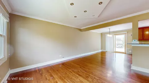 Living - 16632 76th Ave, Tinley Park, IL 60477 photo 1 of 5