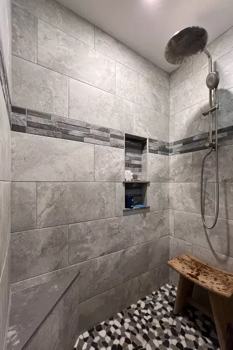Bath - 2201 Dawson Dr, Normal, IL 61761 photo 1 of 3