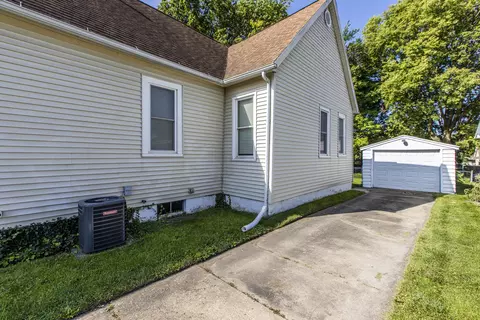 803 Bunn St, Bloomington, IL 61701 photo 21