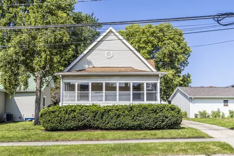 803 Bunn St, Bloomington, IL 61701 photo 2