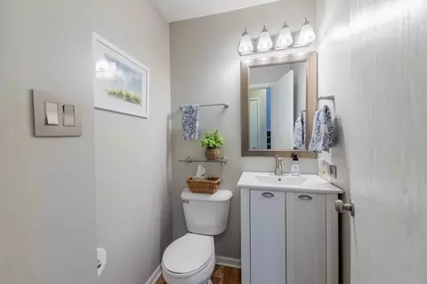 Bath - 1503 Green Trails Dr, Plainfield, IL 60586 photo 3 of 3