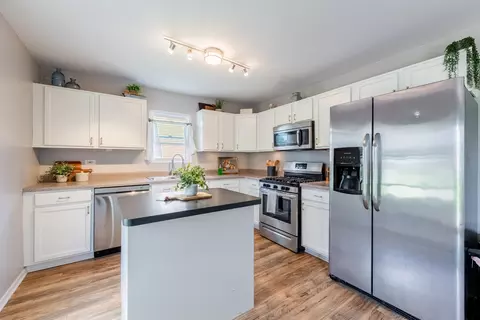 Kitchen - 1503 Green Trails Dr, Plainfield, IL 60586 photo 1 of 2