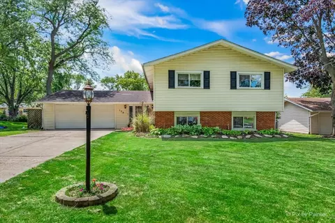 21 W179 Everest Rd, Lombard, IL 60148