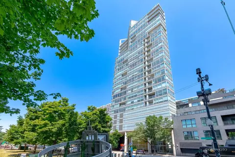 510 W Erie St #1203, Chicago, IL 60654