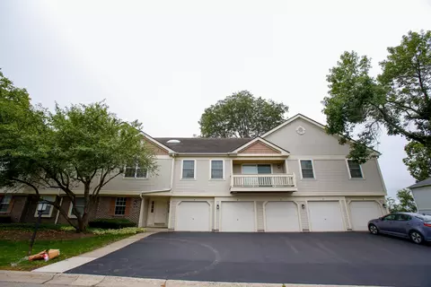 1226 Ballantrae Pl #C, Mundelein, IL 60060