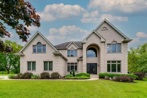 2250 Carlyle Ct, Buffalo Grove, IL 60089