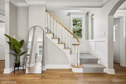 Entry Way - Undisclosed, Elmhurst, IL 60126 photo 3 of 7