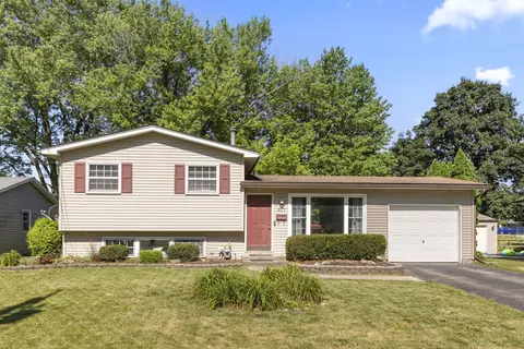 817 Sharon Dr, Dekalb, IL 60115