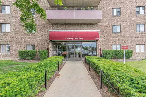 1460 Fairlane Dr #427, Schaumburg, IL 60193