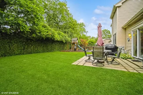 Exterior - 1060 Weeping Willow Dr, Wheeling, IL 60090 photo 3 of 4