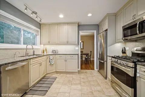 Kitchen - 1060 Weeping Willow Dr, Wheeling, IL 60090 photo 1 of 4