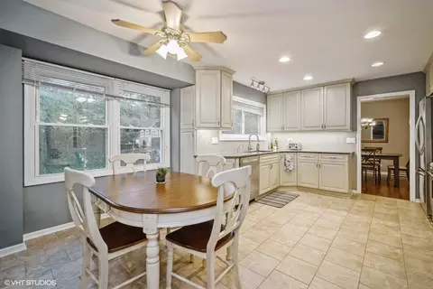 Kitchen - 1060 Weeping Willow Dr, Wheeling, IL 60090 photo 2 of 4