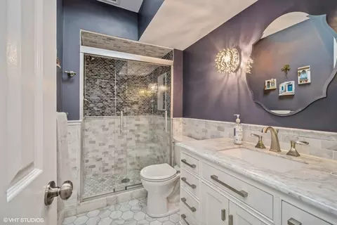 Bath - 1060 Weeping Willow Dr, Wheeling, IL 60090 photo 2 of 2