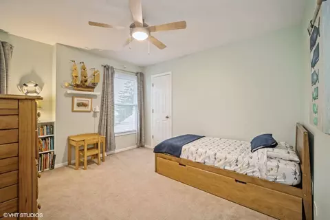 Bedroom - 1060 Weeping Willow Dr, Wheeling, IL 60090 photo 2 of 3