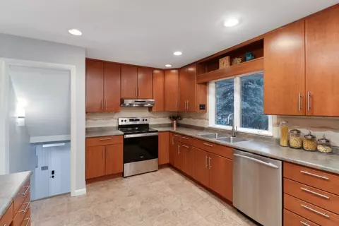Kitchen - 7 Knollcrest Ct, Normal, IL 61761 photo 2 of 4