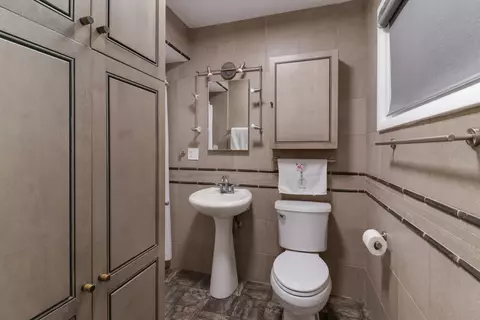 Bath - 7 Knollcrest Ct, Normal, IL 61761 photo 1 of 4