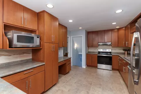 Kitchen - 7 Knollcrest Ct, Normal, IL 61761 photo 4 of 4