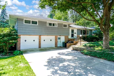 7 Knollcrest Ct, Normal, IL 61761