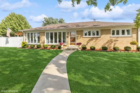 8279 W Winnemac Ave, Norridge, IL 60706