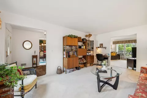 Living - 313 Ambleside Dr, Roselle, IL 60172 photo 4 of 4