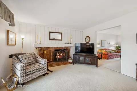 Living - 313 Ambleside Dr, Roselle, IL 60172 photo 2 of 4