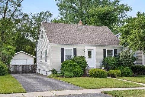 164 N Garfield Ave, Mundelein, IL 60060